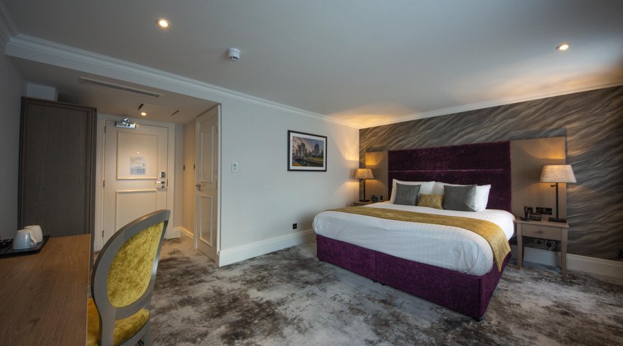 The Executive King room is a lovely spacious room with a king-sized bed featuring a private modern bathroom and includes complimentary toiletries, a shower bath, speaker, and hairdryer. Enjoy the use of a screen mirroring TV, USB radio alarm clock, electric kettle with a complimentary tea & coffee station. This bedroom has 1 double bed and reversible air conditioning.