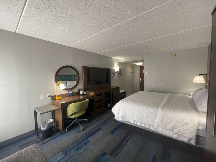 HAMPTON INN RIDGEFIELD PARK (MEADOWLANDS AREA) $101 ($̶1̶3̶5̶) - Prices ...