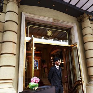  Steigenberger Frankfurter Hof, Frankfurt, Germany - Hotel entrance
