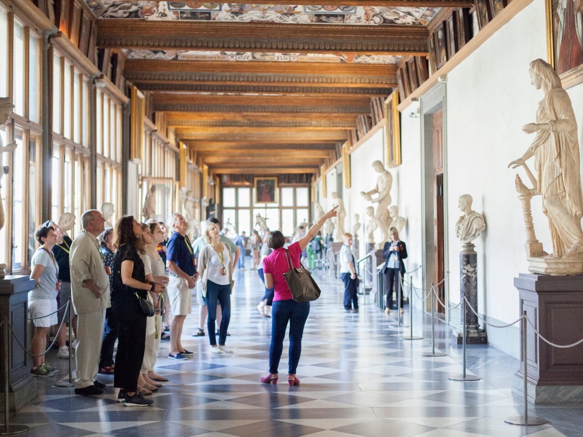 The museum guide said. Музей Уффици во Флоренции. Готье Уффици. Галерея Уффици во Флоренции мост. Экскурсовод в галерее.