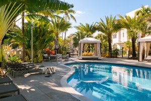 Pool & Beach