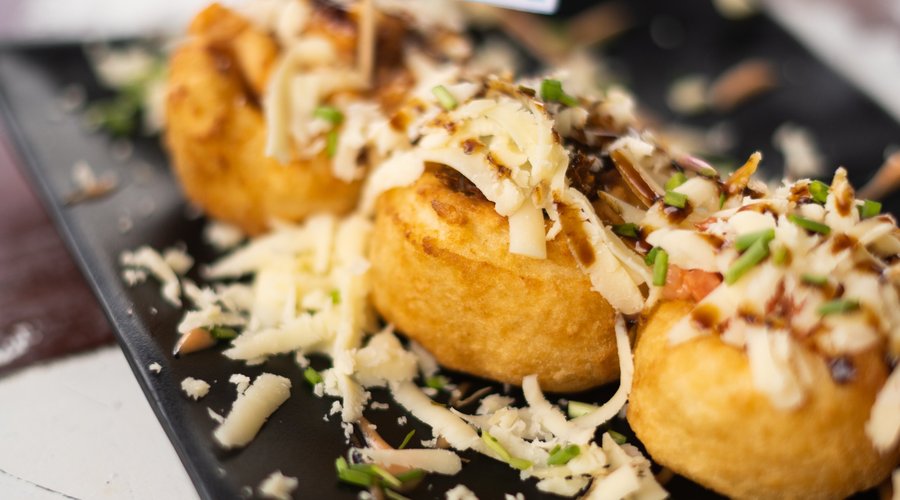 ¿Listo para probar algo delicioso?  Déjate sorprender por las yucas rellenas mixtas en Mercy😋