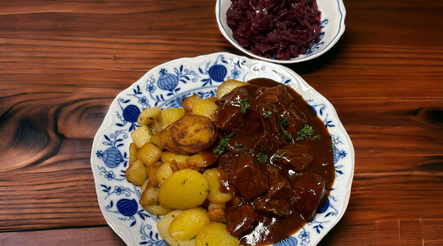 Sauerbratengulasch