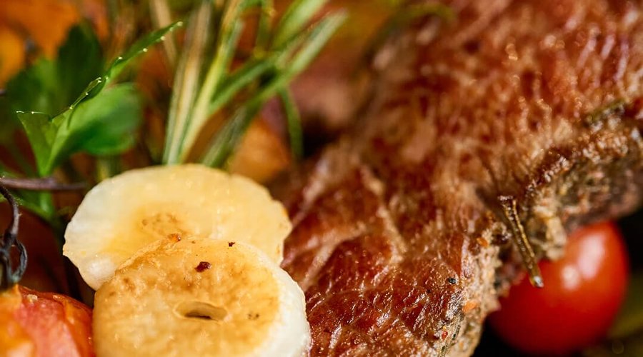 Nur mit besten und frischen Produkten und Zutaten wird im Weinberghotel Edelacker gekocht.