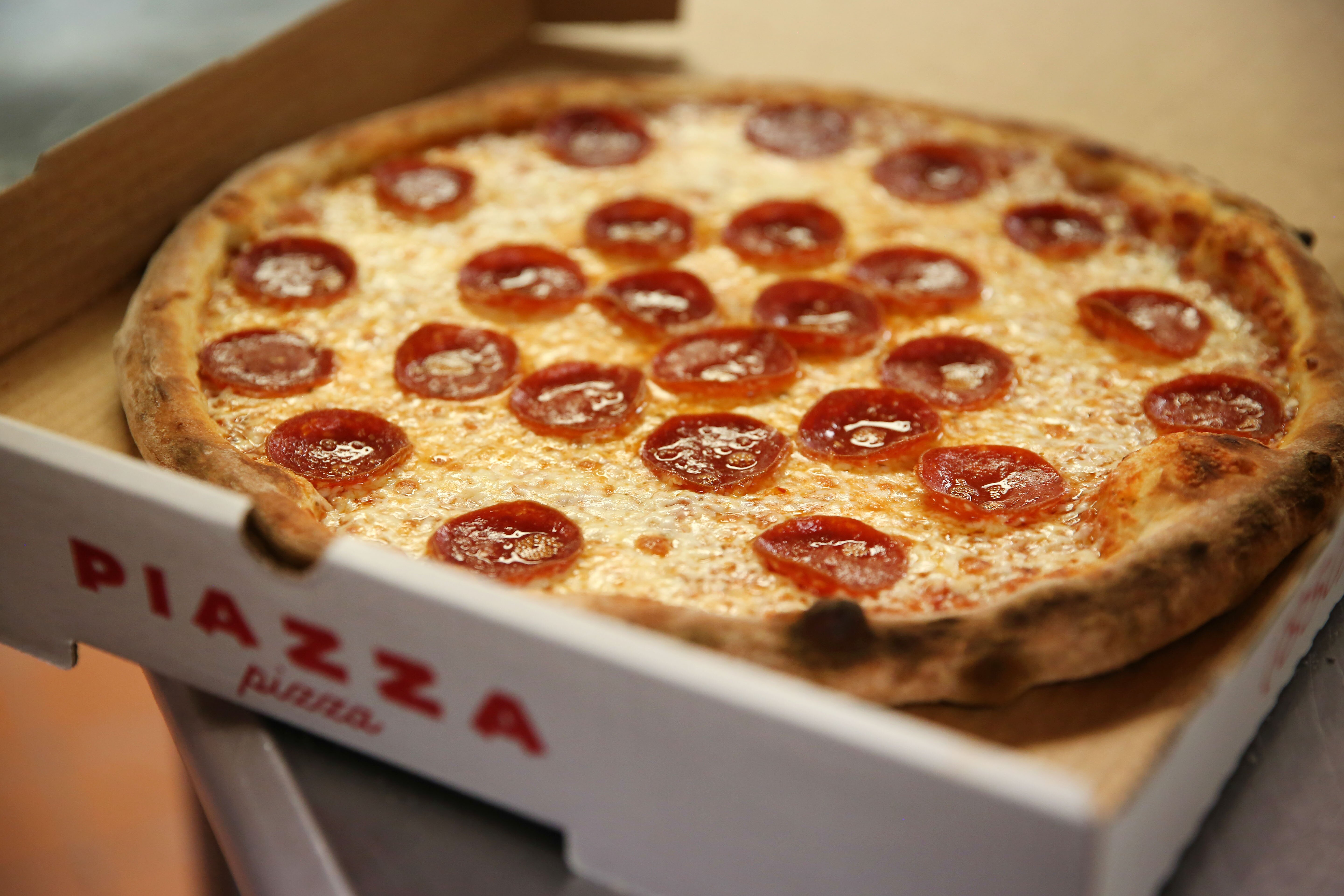 Piazza Pizza: The Ultimate Guide to Pizza Paradise in Pensacola Beach