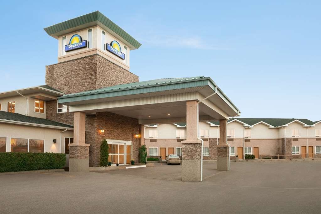 DAYS INN BY WYNDHAM SWIFT CURRENT Updated 2024 Prices Hotel Reviews   Exterior 