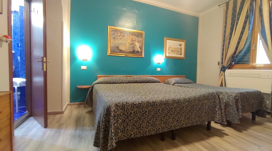 Camera Hotel
