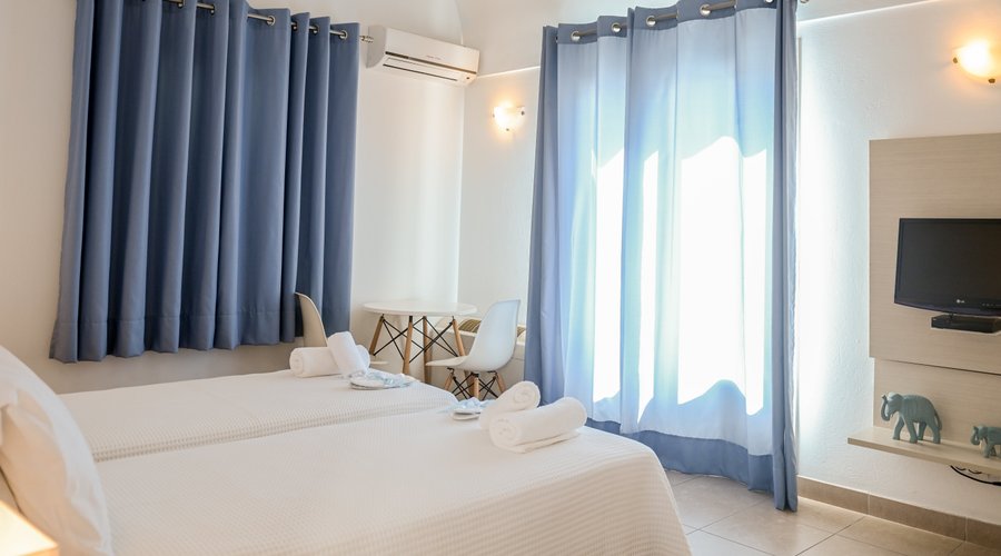 WATER BLUE ROOM.DOUBLE OR SINGLES