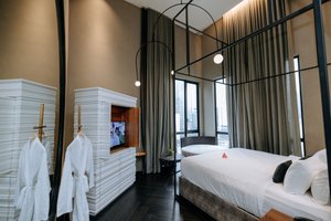 Room & Suite