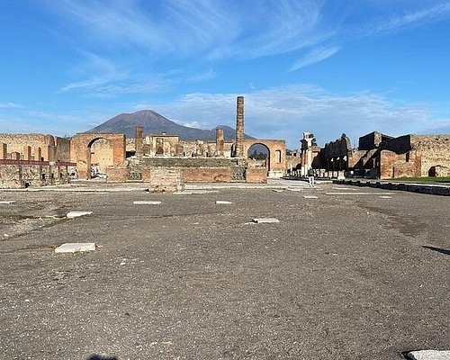 excursions to pompeii from naples