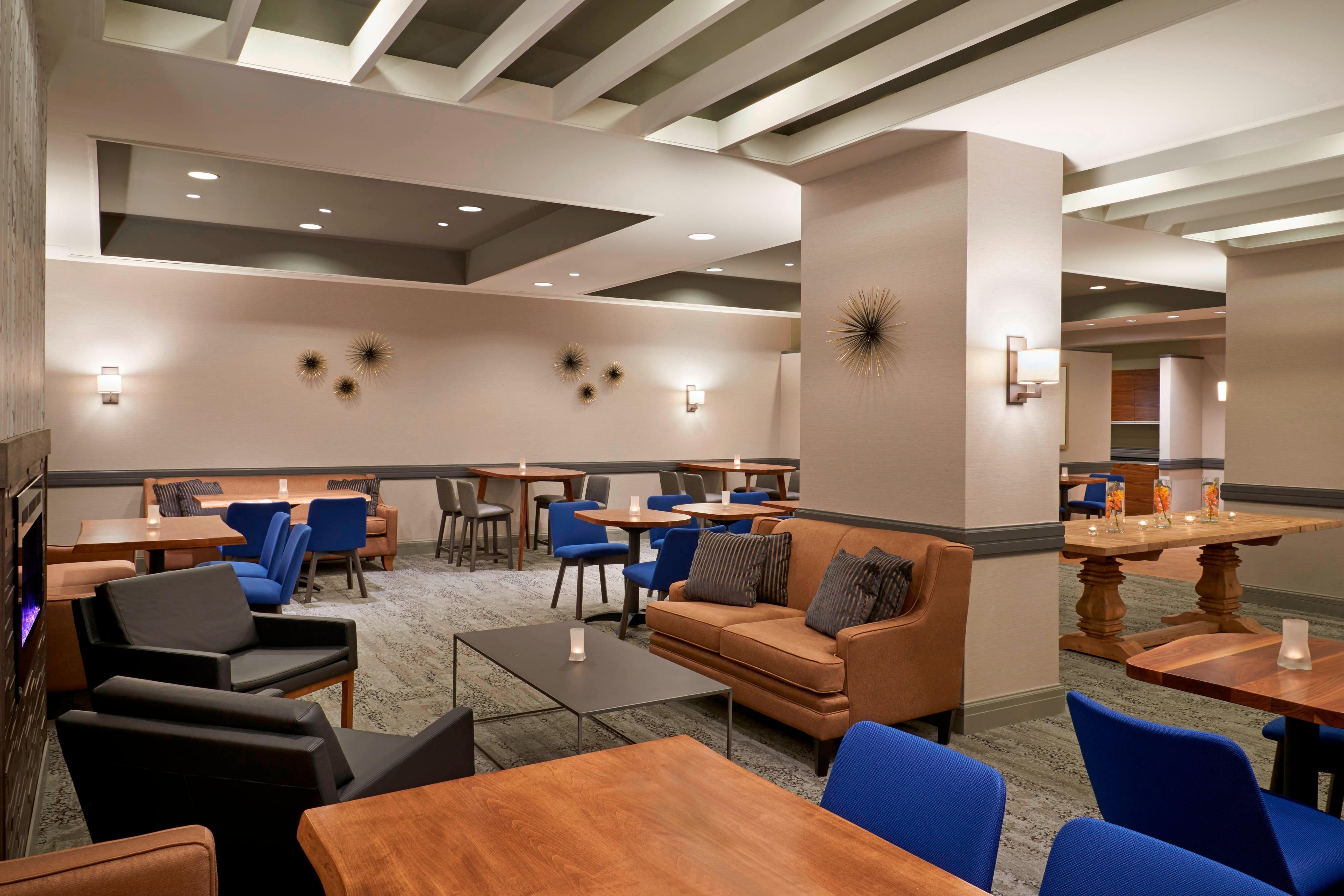 COURTYARD BY MARRIOTT TORONTO DOWNTOWN Updated 2024 Canada   The Bistro Dining Area 