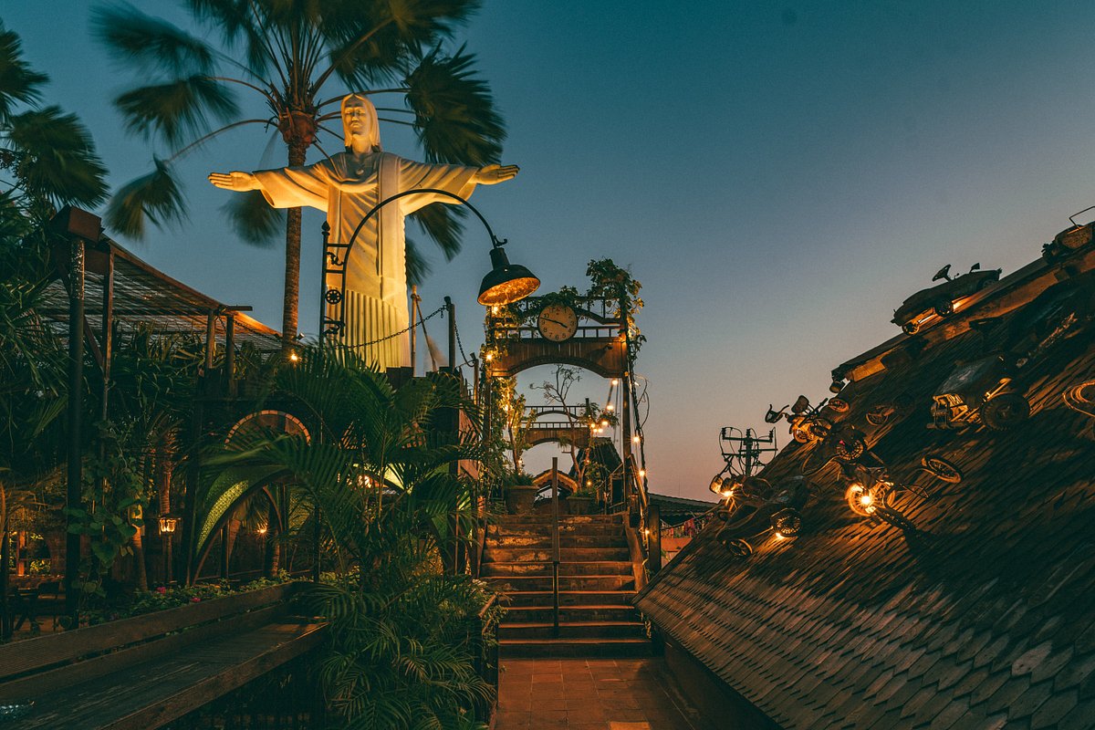 LA FAVELA BAR Y RESTAURANT, Seminyak - Menú, Precios y Restaurante  Opiniones - actualizado en julio de 2024 - Tripadvisor