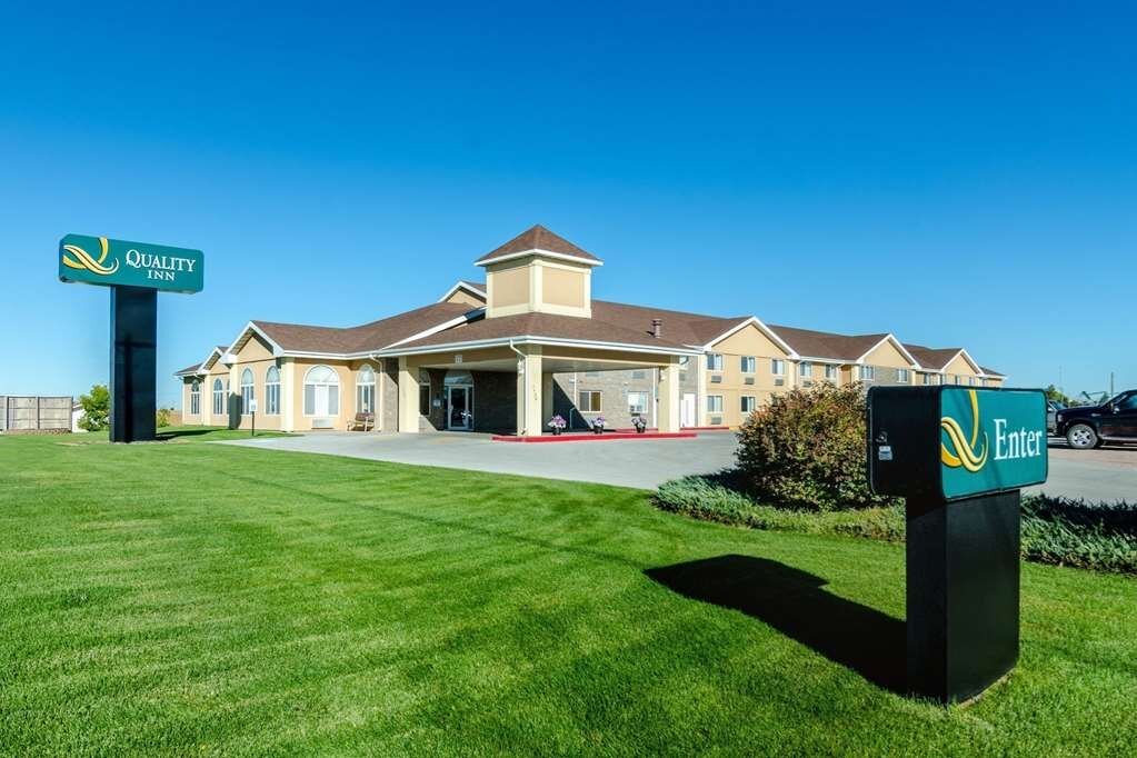 QUALITY INN Updated 2024 Prices Reviews And Photos   Hotel Exterior 