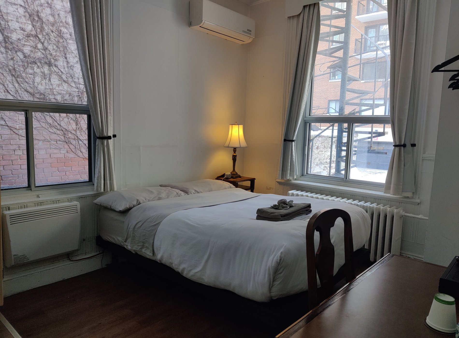 Ambrose House & Café | Petit Hôtel au calme avec charme | Mille Carré Doré - Centre Ville de Montréal by null