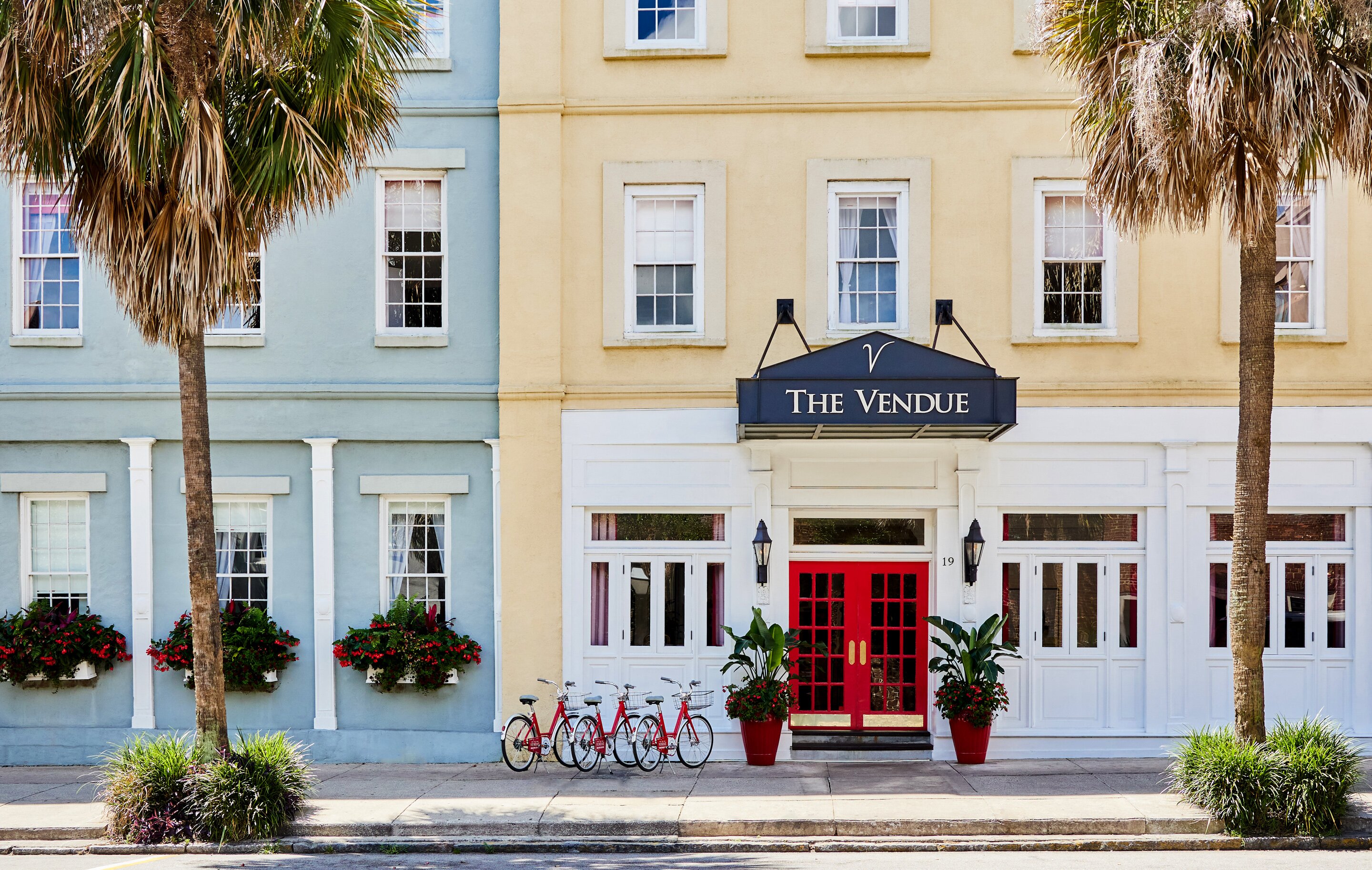 Amazon.co.jp: 洋書The Allure of Charleston: Houses, Rooms