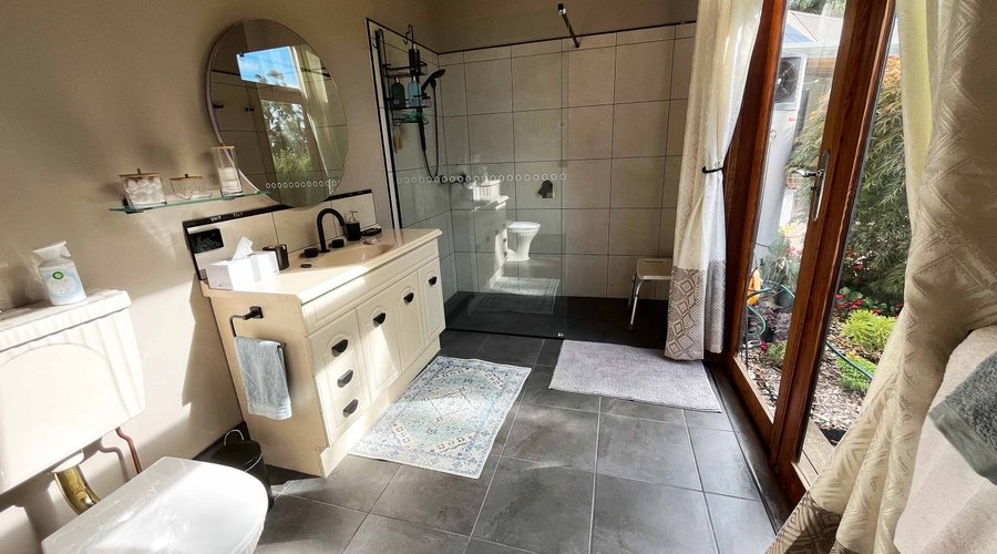 The Chestnut room ensuite.