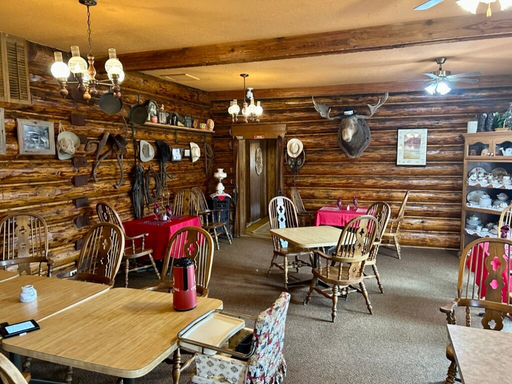 THE HISTORIC CHILCOTIN LODGE - Updated 2024 B&B Reviews (Chilcotin ...