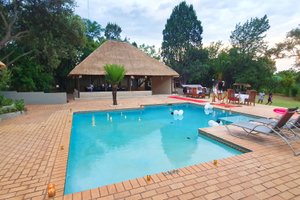 Pool & Beach