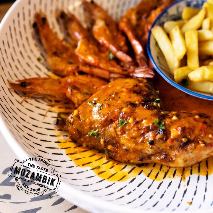 Combo: Quarter chicken & 6 med prawns with a side of chips