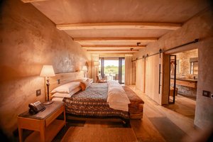 Room & Suite