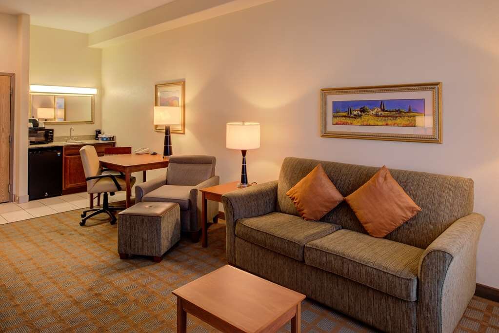 HAMPTON INN SUITES ONTARIO Updated 2024 Prices Hotel Reviews CA   Guest Room 