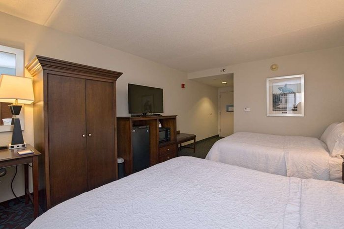 HAMPTON INN PORTSMOUTH CENTRAL $86 ($̶1̶0̶1̶) - Updated 2024 Prices ...