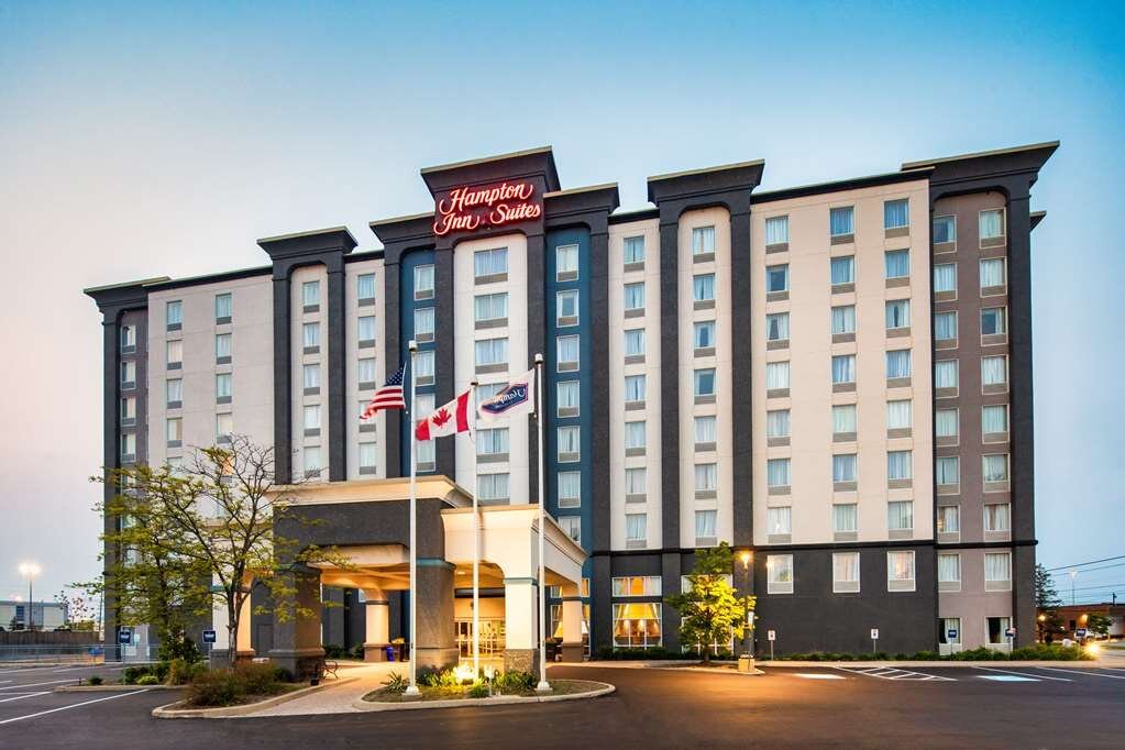 HAMPTON INN SUITES BY HILTON TORONTO AIRPORT 167 2 1 2