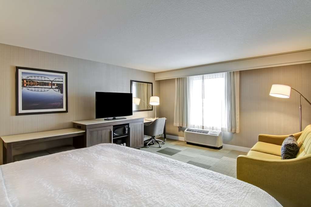 HAMPTON INN SUITES BY HILTON SASKATOON AIRPORT 115 1 3 1   Guest Room 