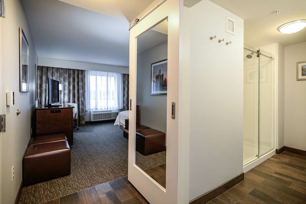 HAMPTON INN BRIGHTON 114 1 2 4 Updated 2024 Prices Hotel   Guest Room Amenity 