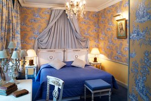 Room & Suite