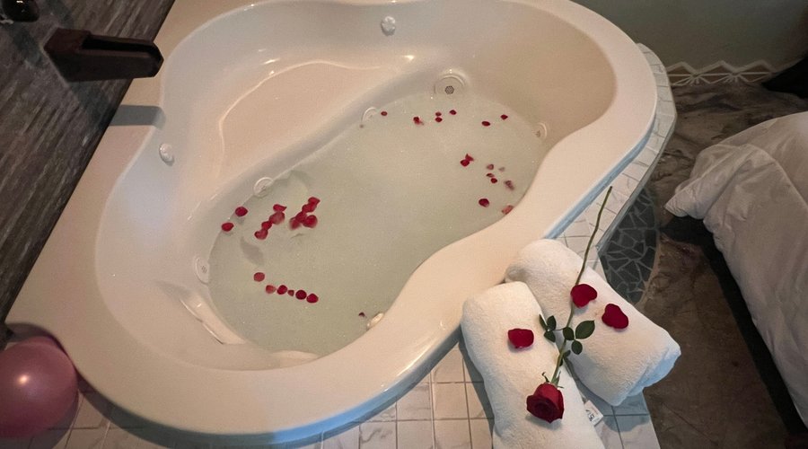 Jacuzzi ready for romance 