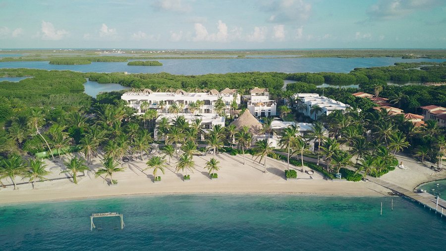 Located on one of the largest stretches of private white sand beach on Ambergris Caye, Las Terrazas Resort is a 38-residence boutique resort over looking the beautiful turquoise Caribbean Sea. Guests enjoy our NEW glass bottom kayaks, plus Hobie Cat, paddle boards, and bicycles for exploring both sea and land. Our onsite Concierge is available to assist in planning excursions from the island to the Mayan rainforest.
