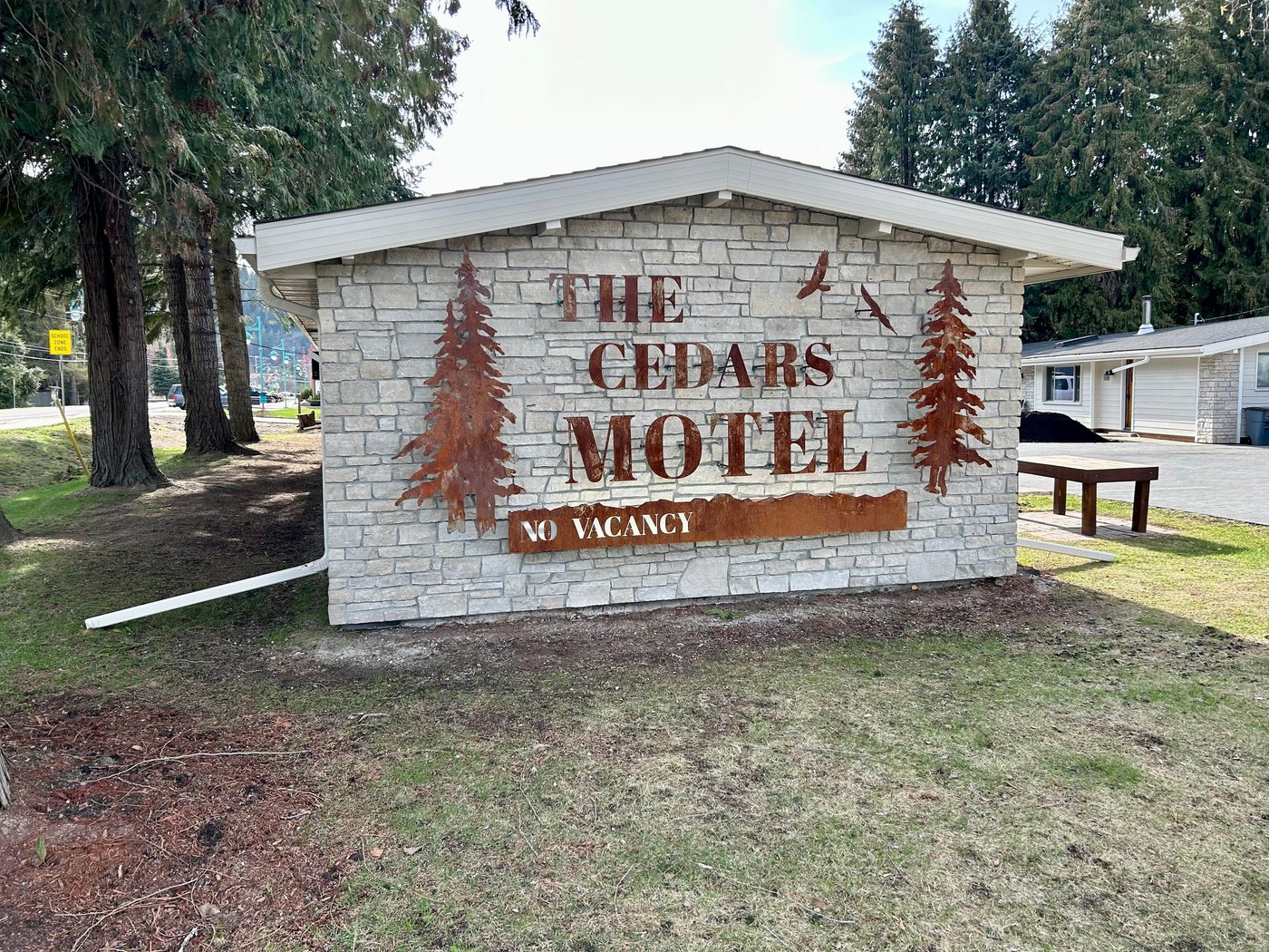 THE CEDARS MOTEL - Hotel Reviews (Sicamous, British Columbia)