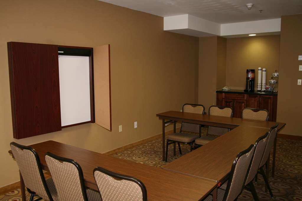 HAMPTON INN BY HILTON NAPANEE Updated 2024 Prices Hotel Reviews   Meeting Room 