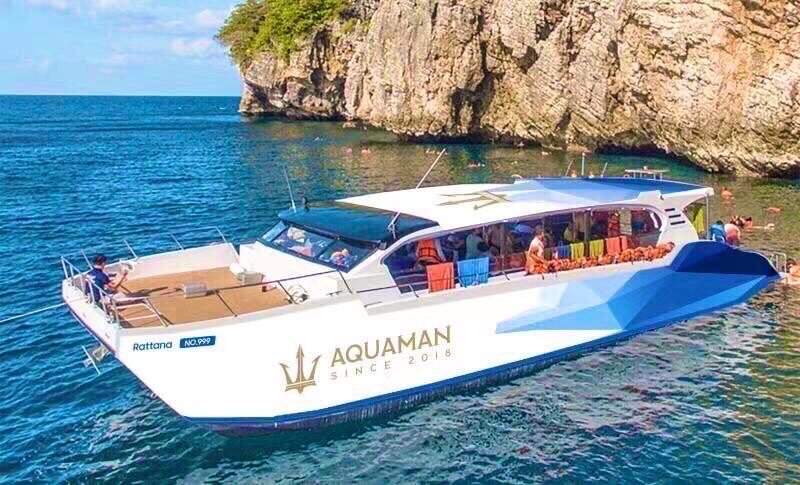 Aquaman man catamaran by Rattana lsland tour