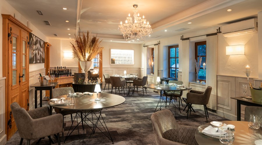 MAYER's Restaurant image 3 - Full view
