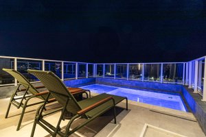 Pool & Beach