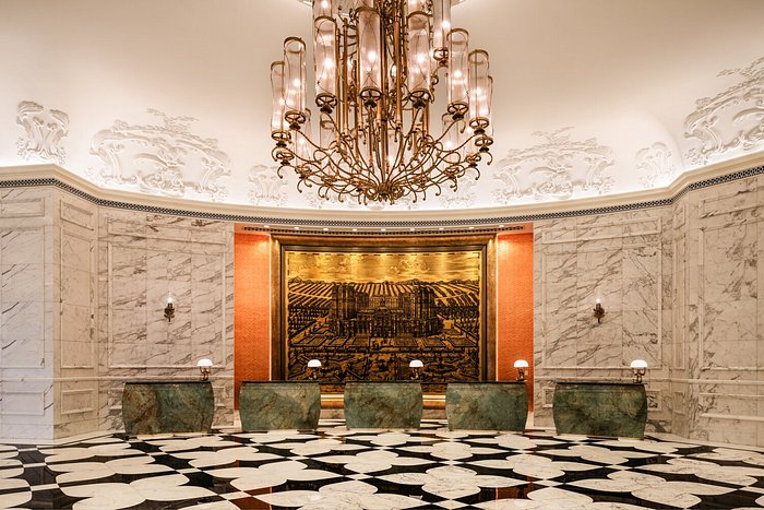 Grand Lisboa Palace Hotel Lobby