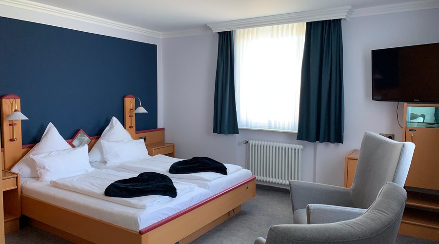 Doppelzimmer Panorama-Seeblick Balkon