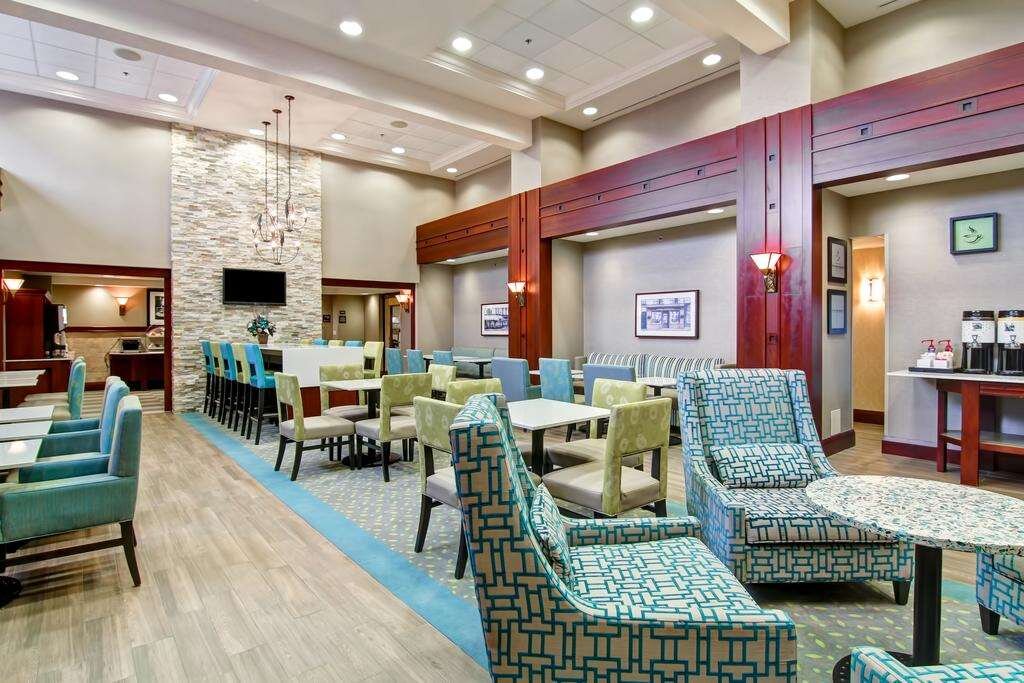 Hampton Inn Suites By Hilton Guelph UPDATED 2024 Prices Reviews   Lobby 