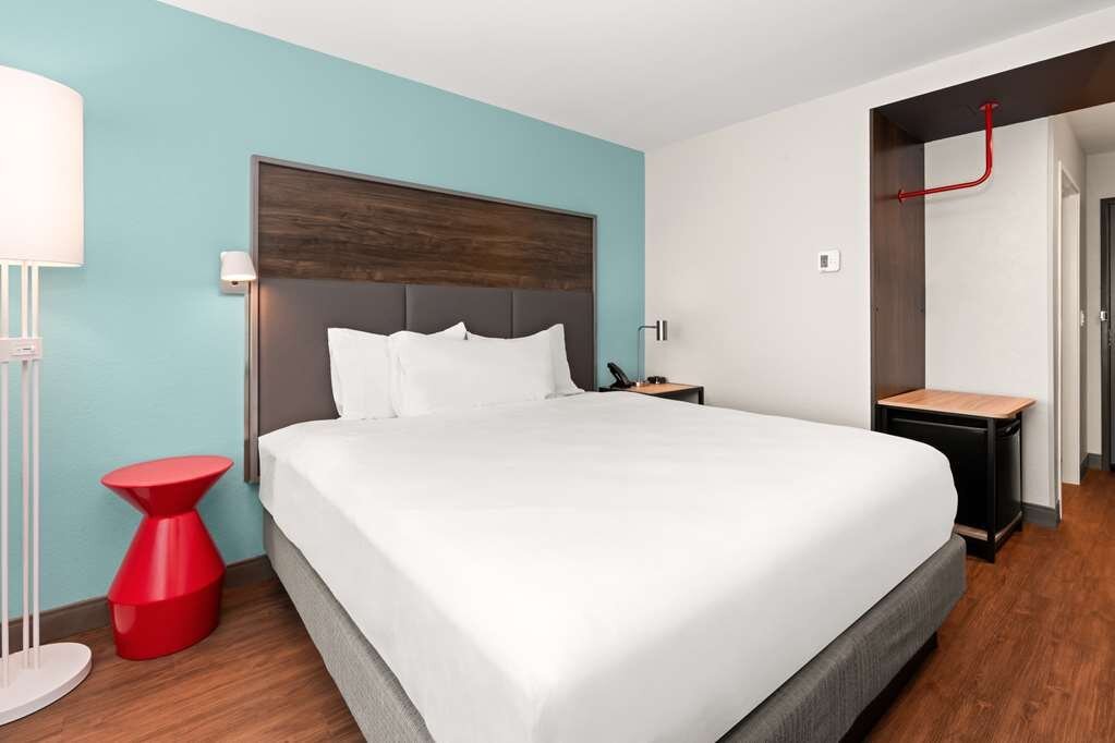 Tru by Hilton Portland Airport - hotel rooms