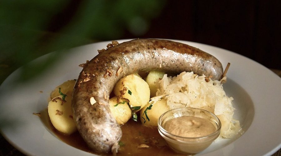 Grilled tripe sausage with potatoes and cabbage
