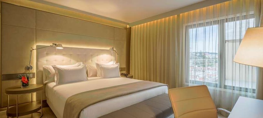 Superior room with views