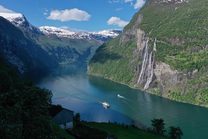 2024 Barco turístico Hellesylt Fiordo de Geiranger