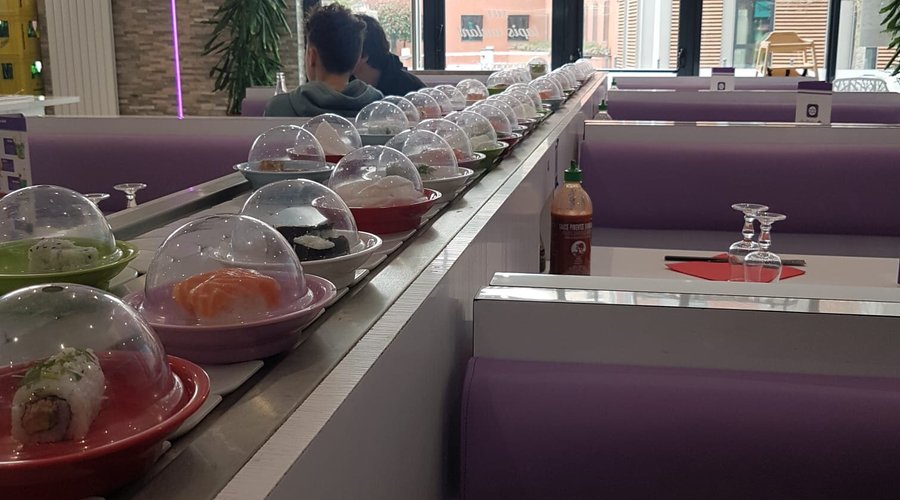 Le traditionnel bar à SUSHI