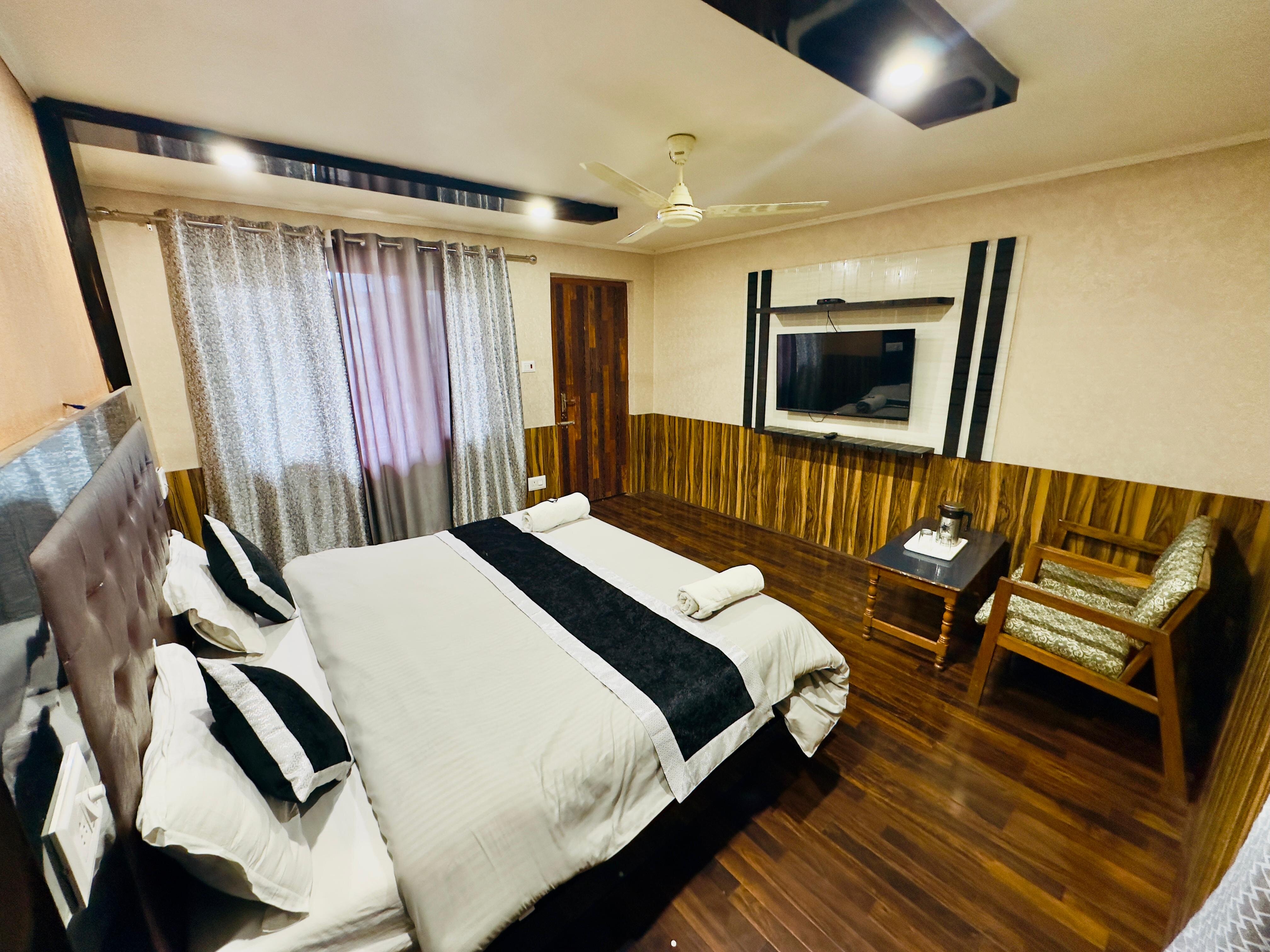 HOTEL LUXURY INN Updated 2024 Prices Reviews Srinagar Kashmir   Caption 