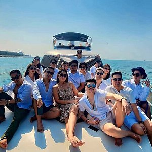 private yacht tour dubai