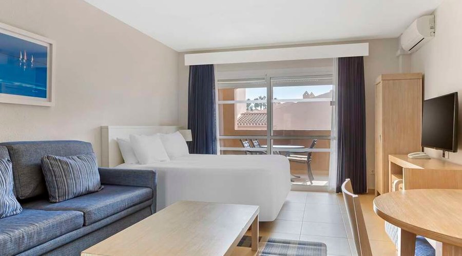 Guest room