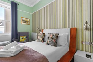 Room & Suite