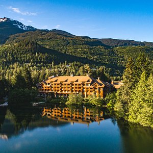 Lakeside resort Nita Lake Lodge in Summer